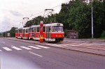 Juli 2002: Tatra T3SUCS vogntog med nr. 7256 i gaden Plzeňská ved stoppestedet Hotel Golf.
