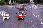 Juli 2001: Tatra T3R.P vogntog med nr. 8211 (ex T3 nr. 6506) i gaden Chotkova ved stoppestedet Chotkovy sady.