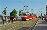 Juli 2001: Tatra T3SUCS vogntog med nr. 7129 i gaden Rašínovo nábřeží ved Palackého náměstí.