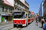 Juli 2001: Tatra KT8D5 ledvogn nr. 9018 ved stoppestedet Palmovka i gaden Zenklova. Vognen er siden ombygget til KT8D5.RN2P nr. 9068.