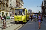 Juli 2001: Tatra KT8D5 ledvogn nr. 9009 i gaden Na Poříčí ved stoppestedet Bílá labuť. Vognen er siden ombygget til KT8D5.RN2P nr. 9059.