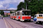 Juli 2002: Tatra KT8D5 ledvogn nr. 9036 ved stoppestedet Divadlo Na Fidlovačce. Vognen er siden ombygget til KT8D5.RN2P nr. 9086.
