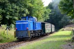 28.08.2013: På grund af manglende omløbsmuligheder på Lauterbach Mole tilkobles der på Putbus et ekstra lokomotiv bagest på togstammen, i dette tilfælde er det dieselokomotivet.