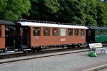 28.08.2013: Ex Rügensche Kleibahn-AG nr.53 er en sommervogn bygget af Waggonfabrik Wismar i 1927. Den ses her på sporterrænet i Putbus.