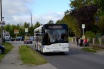 02.09.2015: Solaris Urbino 12LE bus nr. 8502 på Dorfstraße ved Bahnhof Lancken i Sassnitz.