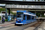 29.08.2013: DWA/DUEWAG 6N1 ledvogn nr. 669 ved Haltepunkt Holbeinplatz.