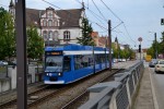 31.08.2015: DWA/DUEWAG 6N1 ledvogn nr. 653 på vej ned mod Hauptbahnhof fra Rosa-Luxemburg-Sstraße.