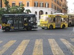 13.10.2008: Tecnobus Gulliver U.500 ESP bus nr. 30 og 11 på linje 117 på Largo Magnanapoli umiddelbart før Via Nazionale.