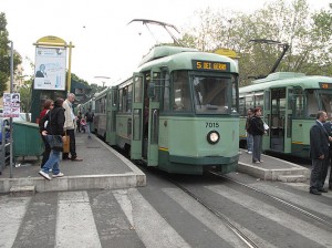 16.10.2008: Ledvogn type TAS nr. 7015 på endestationen Piazza dei Gerani.