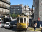 14.10.2009: STCP vogn nr. 222 på vej gennem Portos historiske bydel. Vognen ses her i Rua dos Clérigos umiddelbart før Praça da Liberdade.