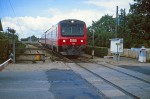 21.07.1978: Et helt nyt togsæt af litra MR-MRD nr. 4007 ses her på vej ud af Kværndrup Station på vej mod Svendborg. Togsættene af denne type blev anskaffet af DSB fra 1978 til 1985 til erstatning for det efterhånden udslidte MO-materiel, som betjente sidebanerne især på Fyn og i Jylland.