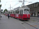 19.07.2004: E2 ledvogn nr. 4069 med c5 bivogn ved Westbahnhof.