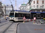 20.07.2004: WLB vogntog nr. 402 svinger uden fra endestationen på Kärntner-Ring, Oper.